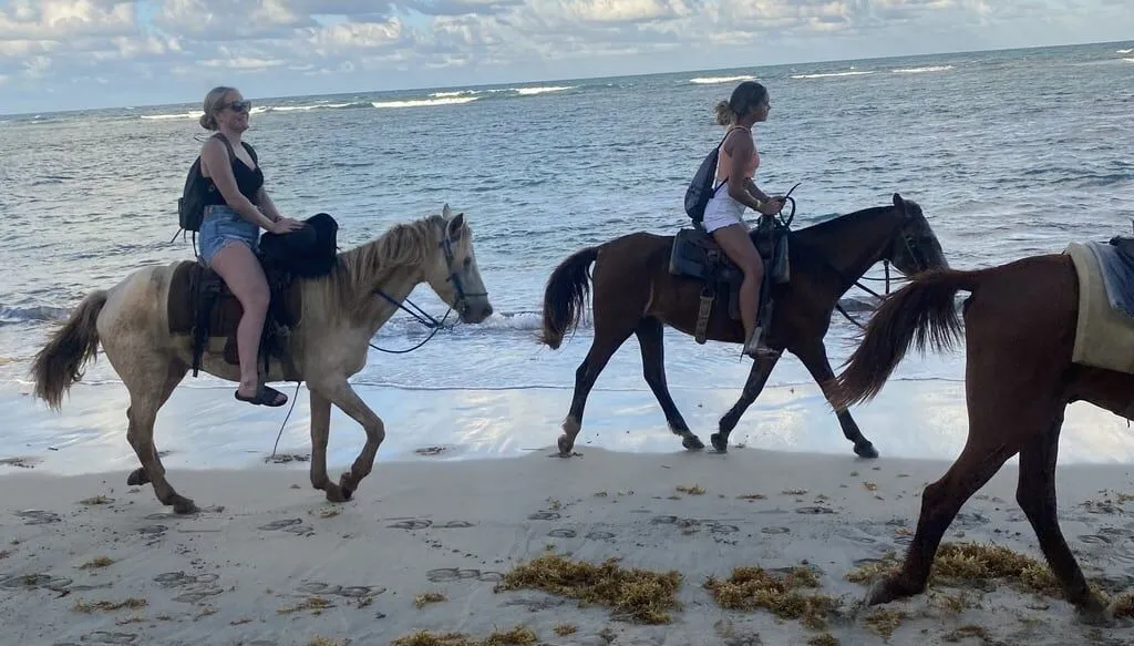 Cabalgata por la costa de Uvero Alto