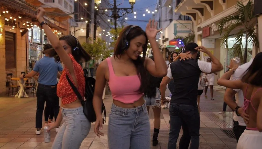 Fiesta silenciosa en Santo Domingo