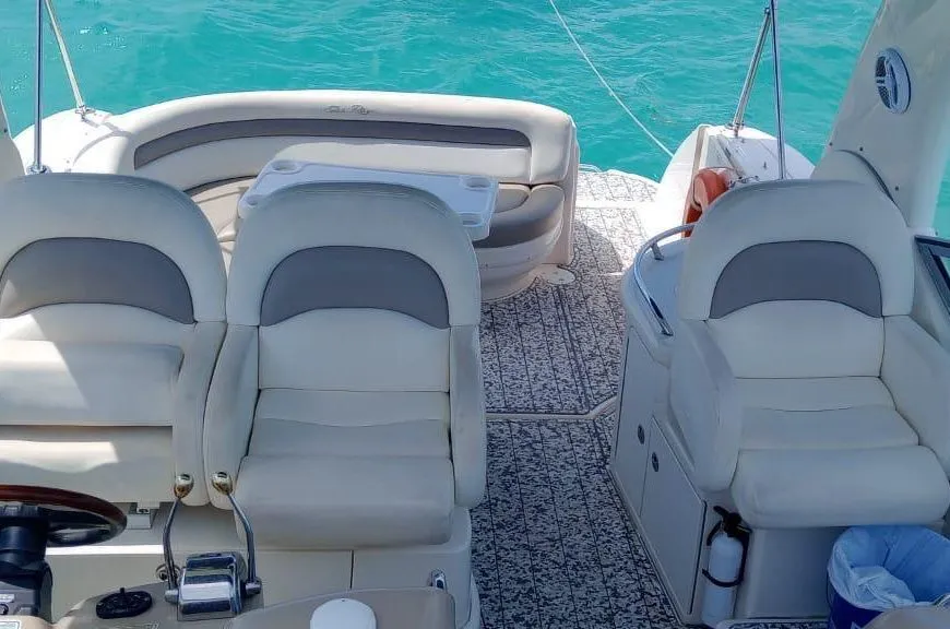 Asientos a bordo del yate