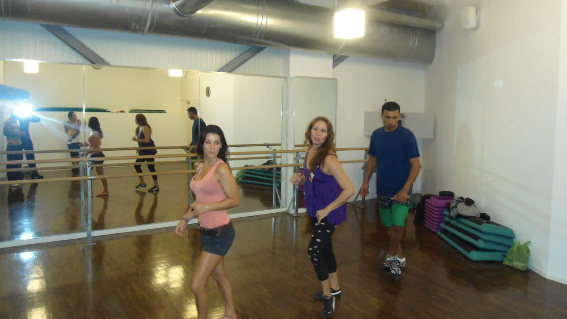 Participantes en una clase de baile